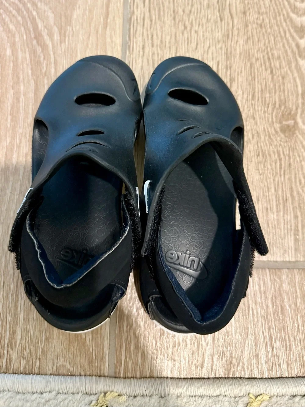 Nike Black Youth Sandals with White Swoosh Accent
